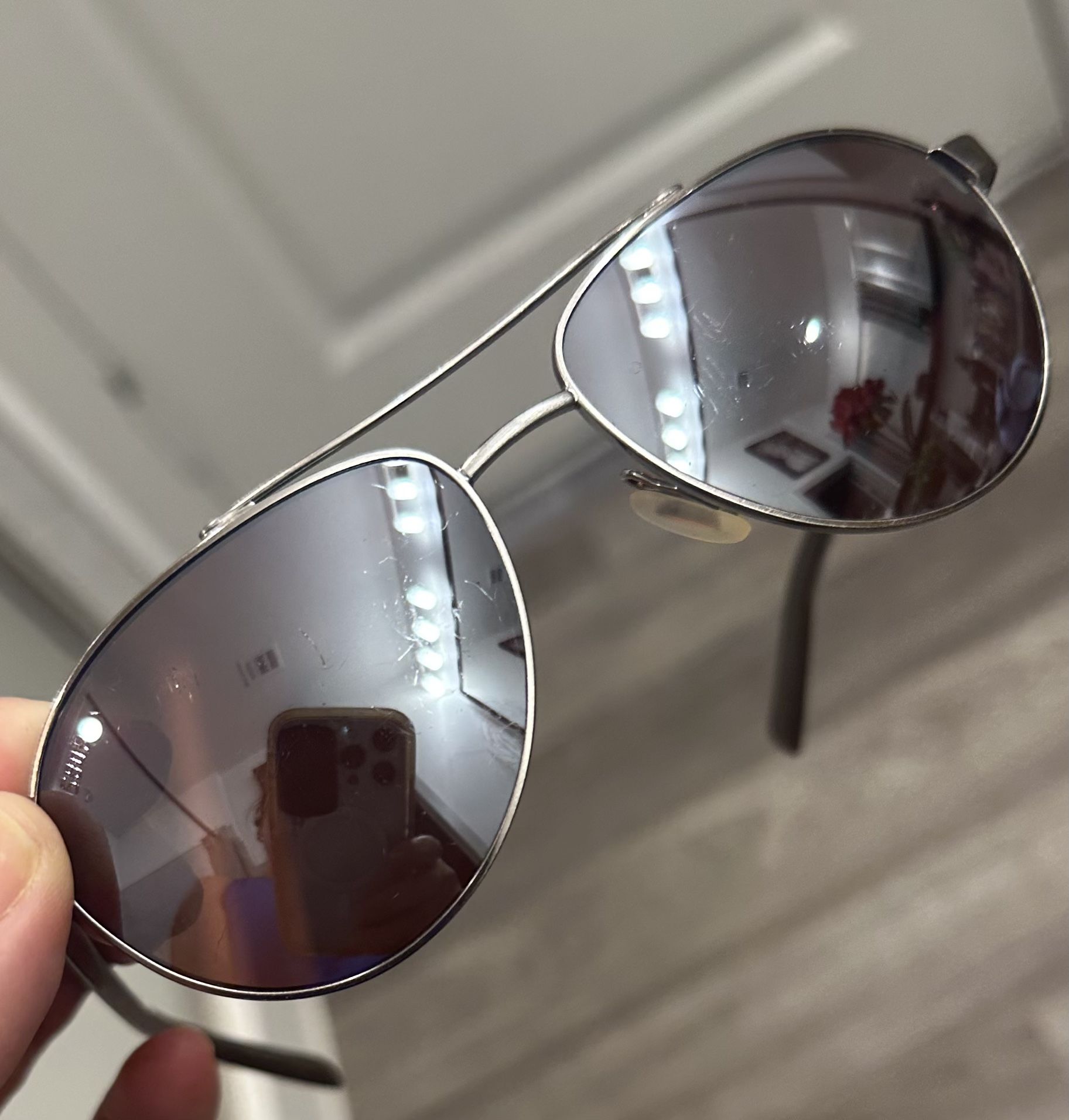 Costa Men’s Titanium Aviator Sunglasses. Missing Nose Pad.