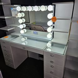 Vanity 13 Drawers W/ Hollywood Mirror Bluetooth $949  