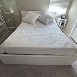 Modern Master Bedroom Set – Great Condition
