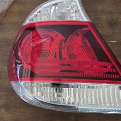 2005 Toyota Camry Left Brake Light 