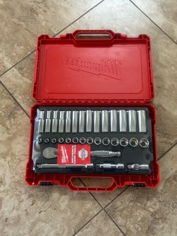 Milwaukee 32 Piece 3/8” METRIC Ratchet and Socket Set (NEW SEALED)