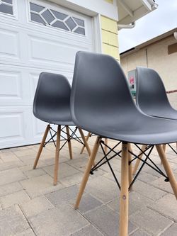 Set of 4 Modern Black Dining Chairs – Wood Legs – Good Condition