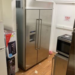 Combo Kitchenaid Refrigerator 48” Dishwasher , Single Oven  30” And Cooktop 36” Model 2021