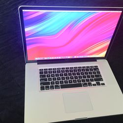 MacBook Pro 15.4” intel QuadCore i7 With Fast SSD