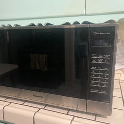 Microwave 1250W  - 24” - 2.2cu ft