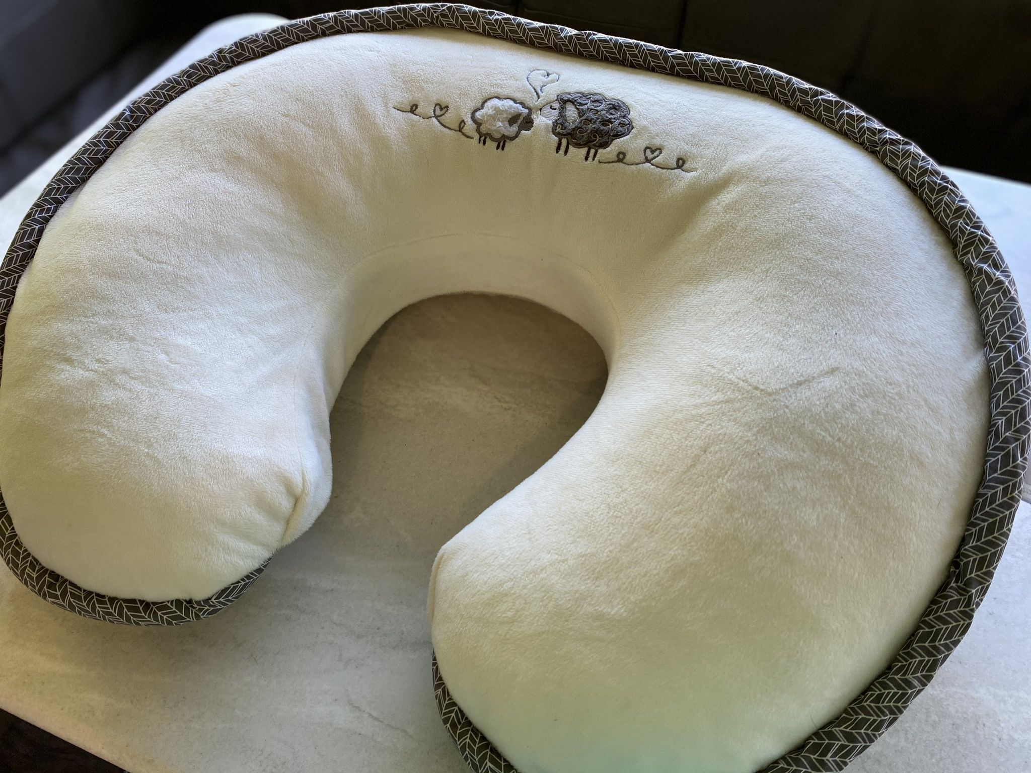 Boppy Luxe Sherpa Sheep Nursing Pillow and Positioner in Cream