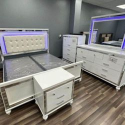 White Set Bed Set Bedroom Set New 4 Pcs $1399