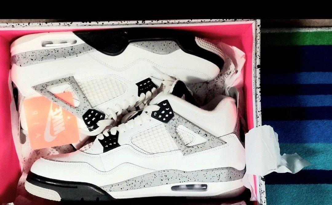 300$ Jordan 4 Retro White Cement Size 10.5