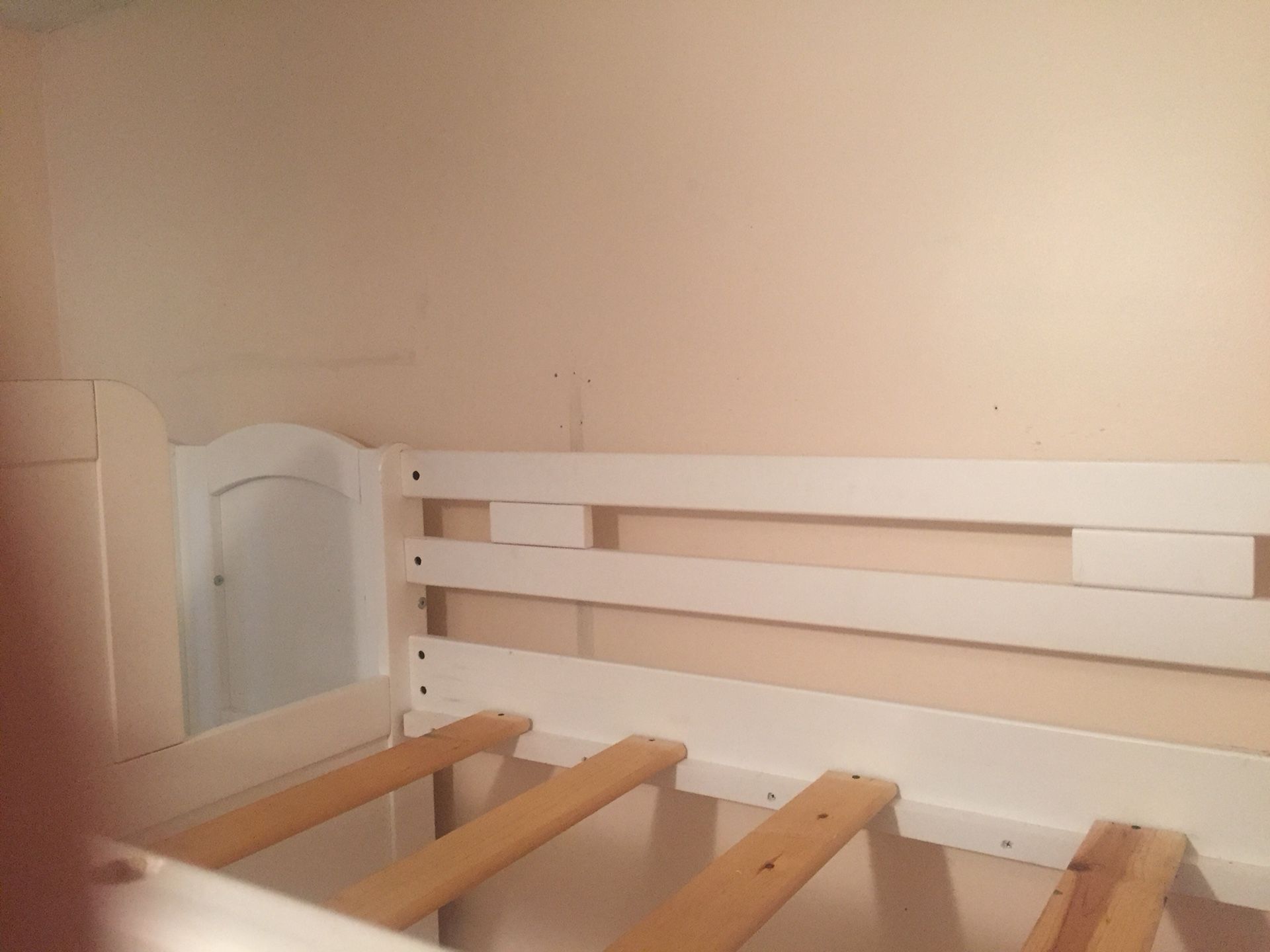 Roomstogo canyon furniture company bunk bed twin over full for Sale