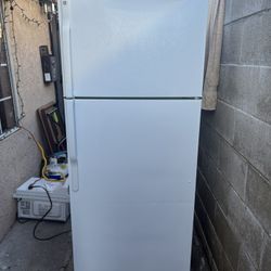 GE Refrigerator 