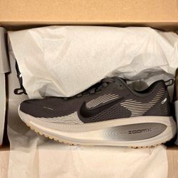 NEW Nike Vomero 18 Men's Size 10