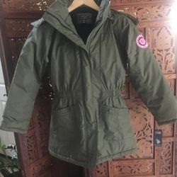 New Girls Snow Jacket Size M 10/12. Has Tags.