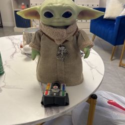 Mattel Star Wars The Mandalorian Grogu RC 12-inch Plush Toy, Real Moves Soft Body Doll with Remote-Controlled Motion & Sounds