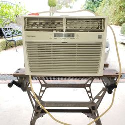 Frigidaire 10,000 BTU Air Conditioner ICE COLD