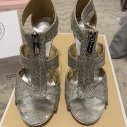 heels/ michael kors/ silver 