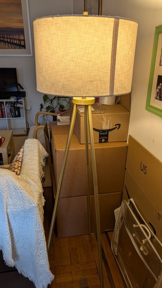 Tripod floor lamp (Gold)