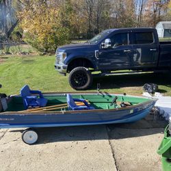 12’ Row Boat With Electric Motor 