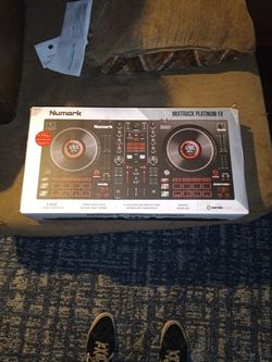 Numark Mixtrack Platinum Fx