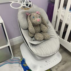 4moms MamaRoo Multi-Motion Baby Swing, Bluetooth Enabled with 5 Unique Motions