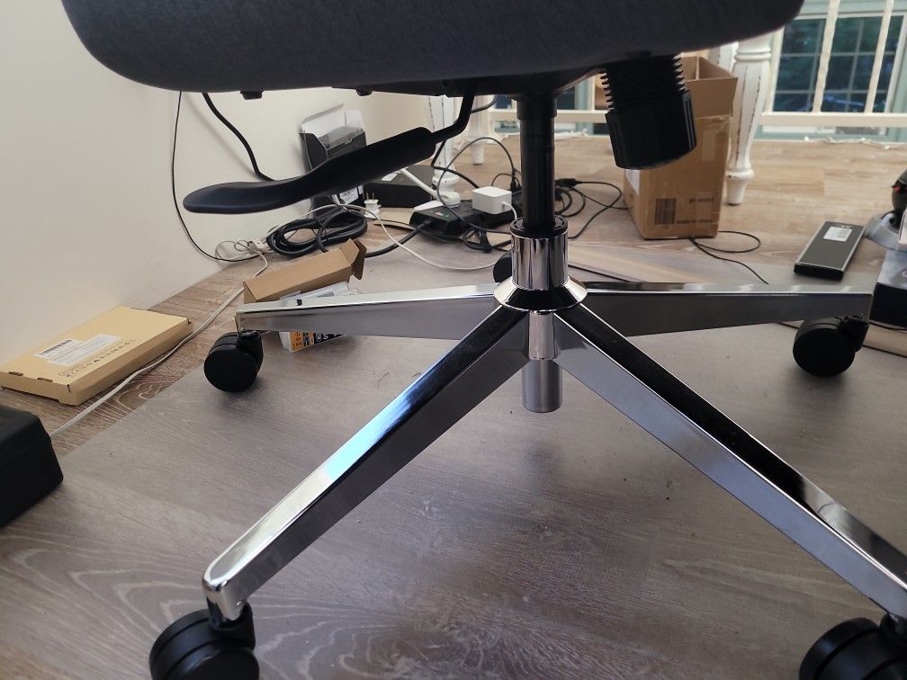 Branch Soft side Mid Back Deluxe Office Chair Brand New