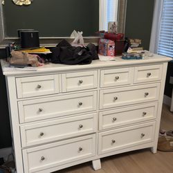 Solid Wood Queen Bedroom Set – Bed + 8-Drawer Dresser + 2 Nightstands