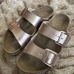 Birkenstock Girls Sandals Size 34/ 3 /3.5 $25 Good Condition. Pick Up Only Fort Worth 28 And Jacksboro Hwy 76114