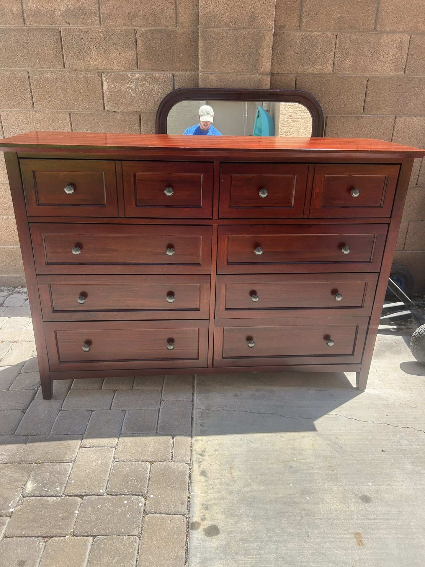 Dresser With Mirror