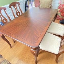 Dining table with chairs 🪑