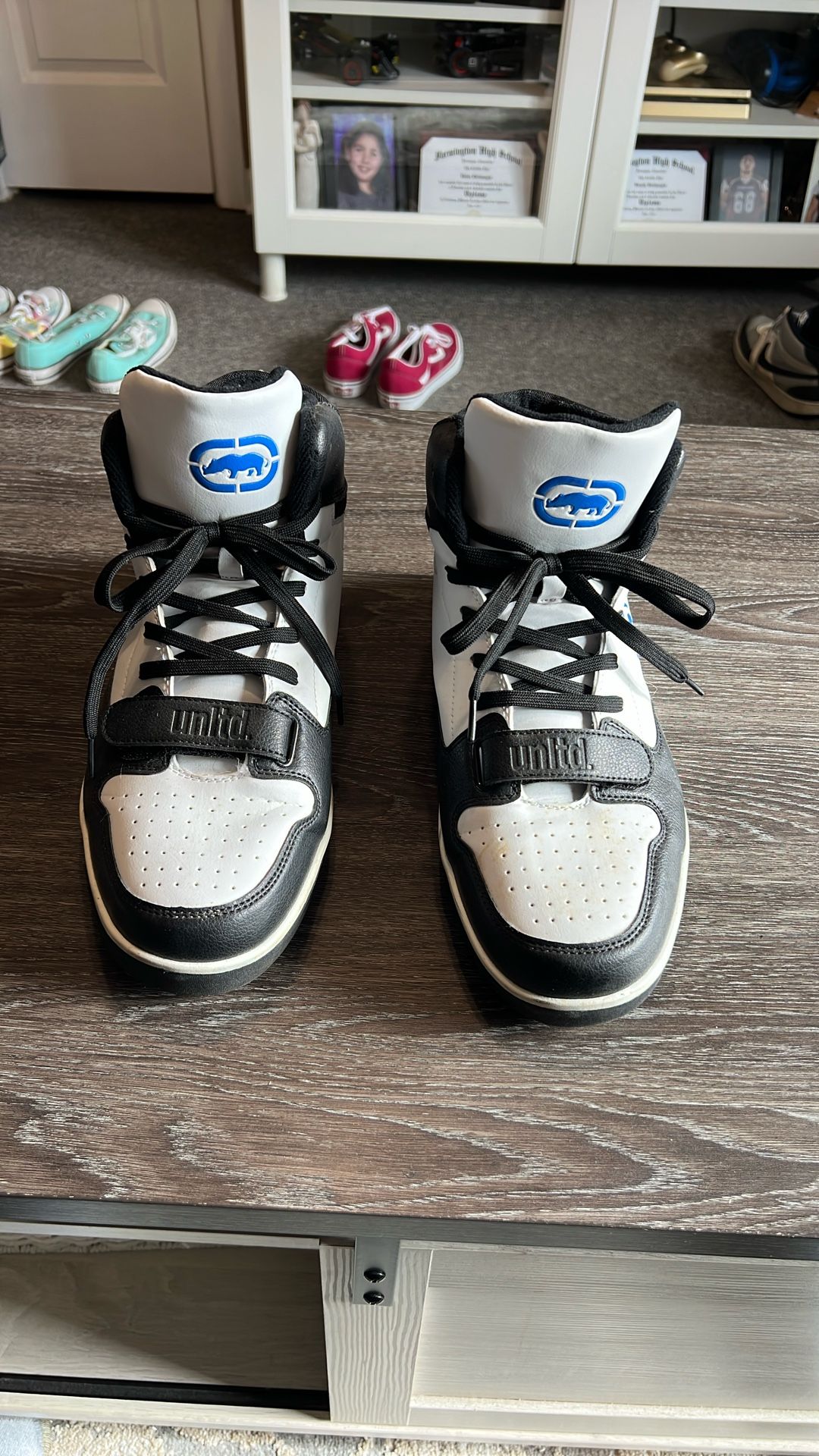 Eco Unltd. Stone Black Wire Lace Up 12 Sneakers