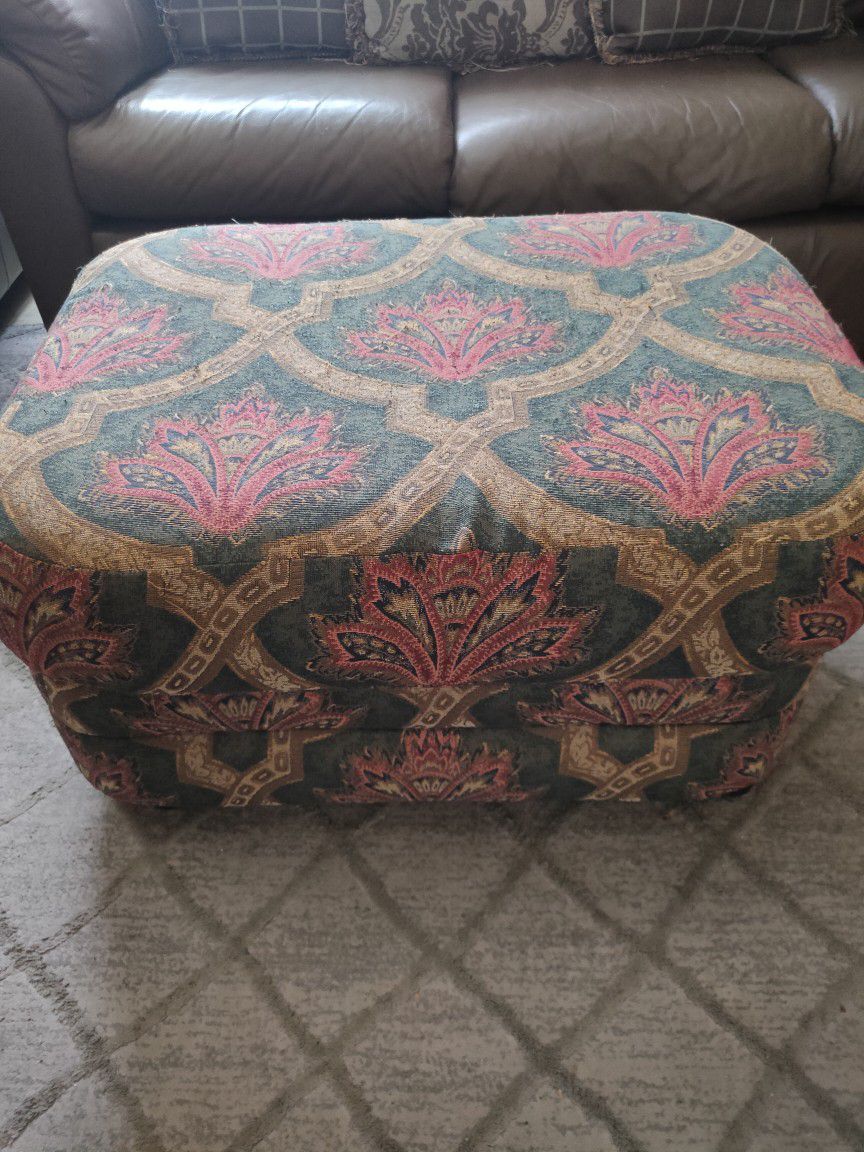 Free Ottoman With Wheels 