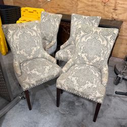 4 Chairs. Very good condition just Need a little cleaning so selling cheap.  Be sure to see all the other items I have listed for sale.  Pick up in De