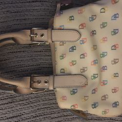 Lnew Heavy leather Dooney and Bourke   Handbag very nice only $40 firm takes it now