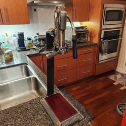 🍷 Wine Bottle Stand Up Opener And Recorks