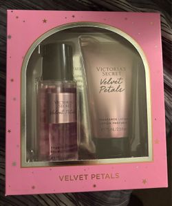 Victoria's Secret Velvet Petals Gift Set