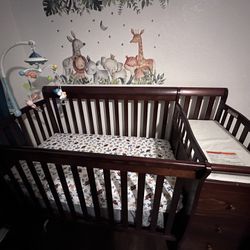 Like New, Wood Baby Crib With Mattress