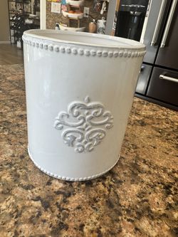 Kitchen utencil holder