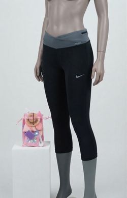 NWOT Nike dri-fit crossover run Capri -XS & Beauty gift bag