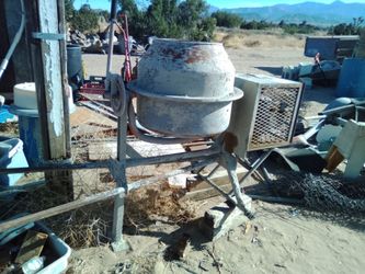 Cement mixer with 4.0 Honda motor
