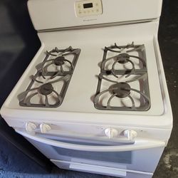 White Frigidaire 30" Wide Apartment Size 4 Burner Gas Stove Range Estufa 