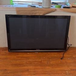 44inch Screen Panasonic Tv With Wall Mount 