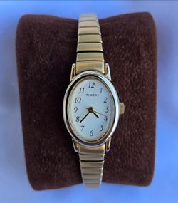 Timex Women's Cavatina Oval Gold-Tone Quartz Watch, Expansion Band (K8)