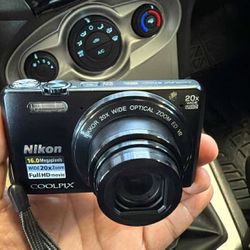 Nikon S7000