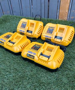DEWALT 20V MAX / 60V MAX FLEXVOLT Lithium-Ion Fan Cooled Fast Battery Charger
