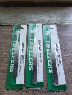 Tweezers 3 of them Luggage Tag Phone Holder on the Table Desk