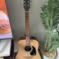 Acoustic guitar- Like New!