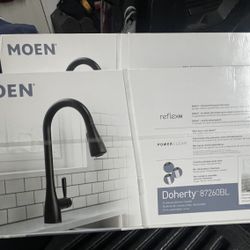 Moen Doherty Single Handle Pull-Down Sprayer Kitchen Faucet 