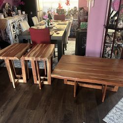 Se Vende Este Juego De Mesas Para Sofás 2 Para Los Lados Yla Caffe Table En Muy Buen Estado