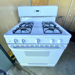 Hotpoint gas stove 4 burners White color 30”