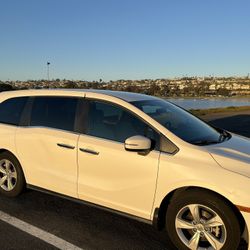 2019 Honda Odyssey LOW MILES
