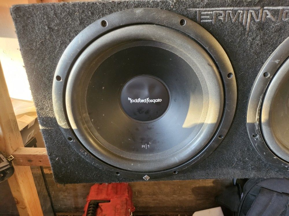 Car speakers box